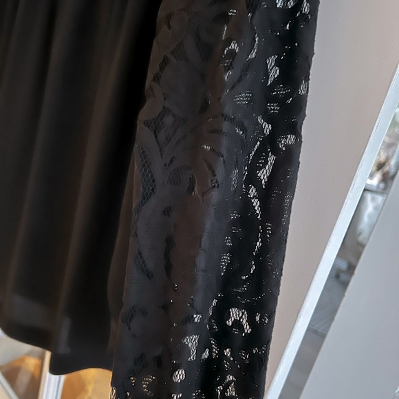 LOFT lace sleeve top - Picture 3 of 5